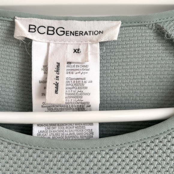 BCBGeneration Jadeite Woven Oversized Top - Picture 2 of 4